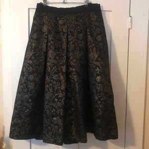 WHBM midi skirt with pockets!!